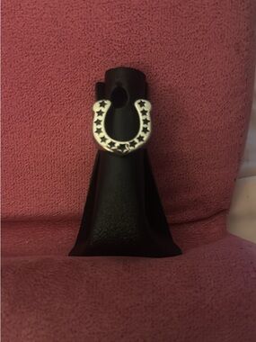 Chunky Silver Horseshoe Star Ring - Women Accessories